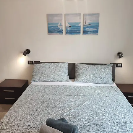 Azzurro Adriatico In Est * Gênes