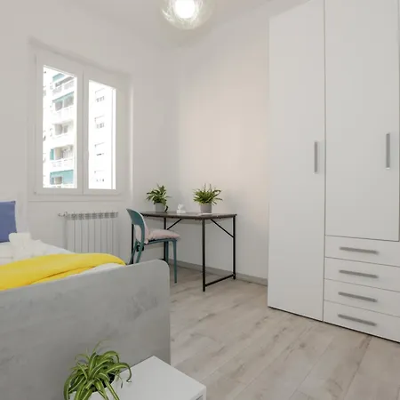 Apartment Azzurro Adriatico In Est Genoa